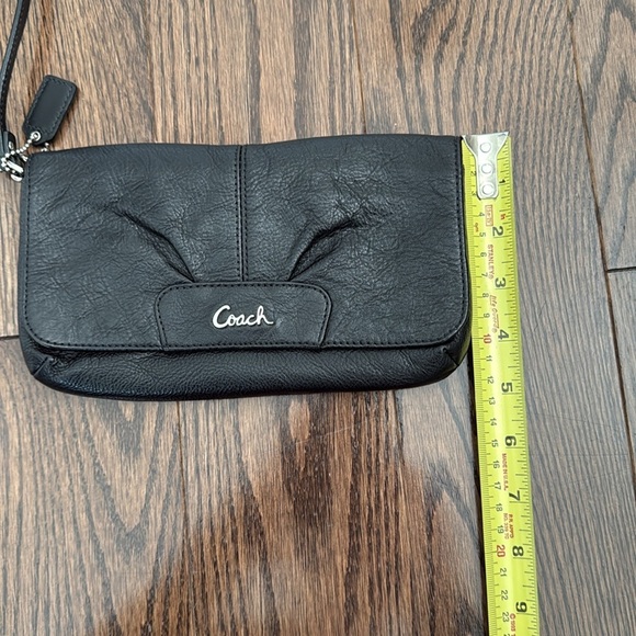 Vintage Coach Pleated Leather Wristlet - Picture 8 of 8